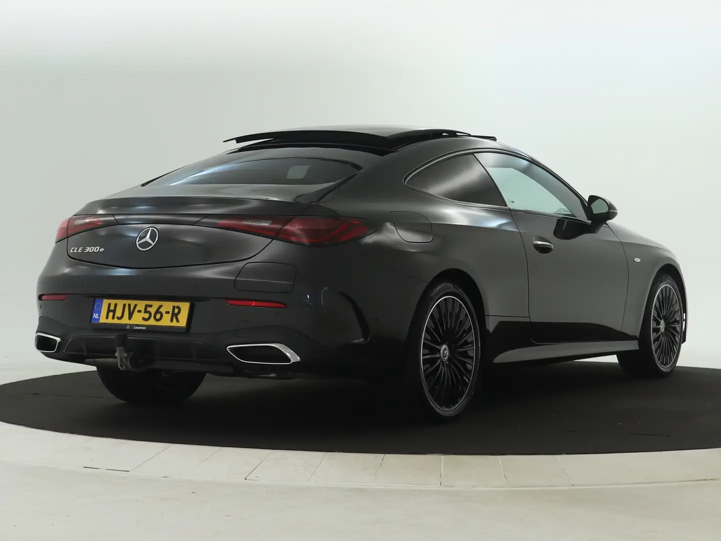 Mercedes-Benz CLE 300 Coupé e AMG Nightpakket Plug-In Hybride | Panorama Grijs - 2