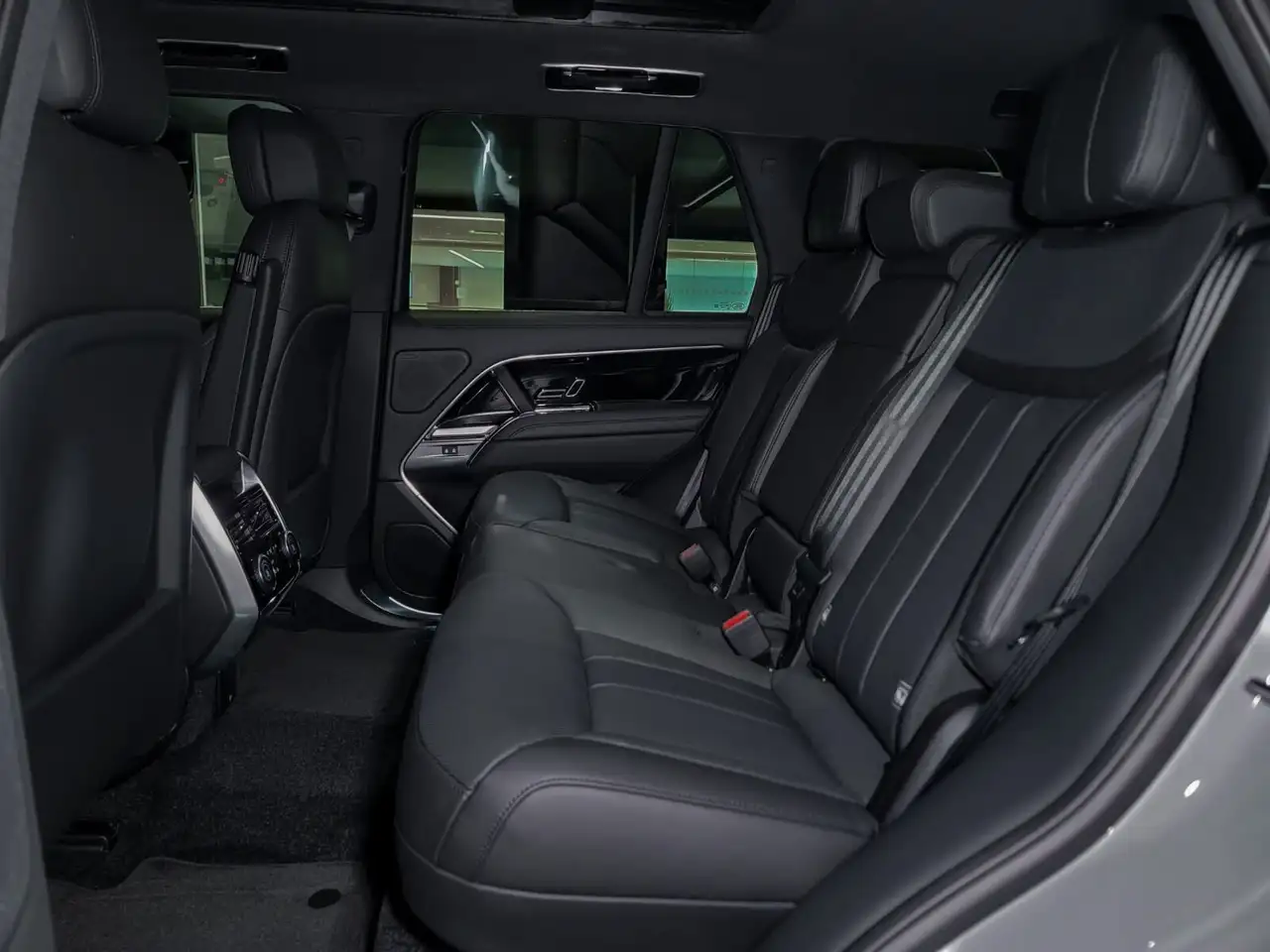 Land Rover Range Rover photo Land Rover Range Rover