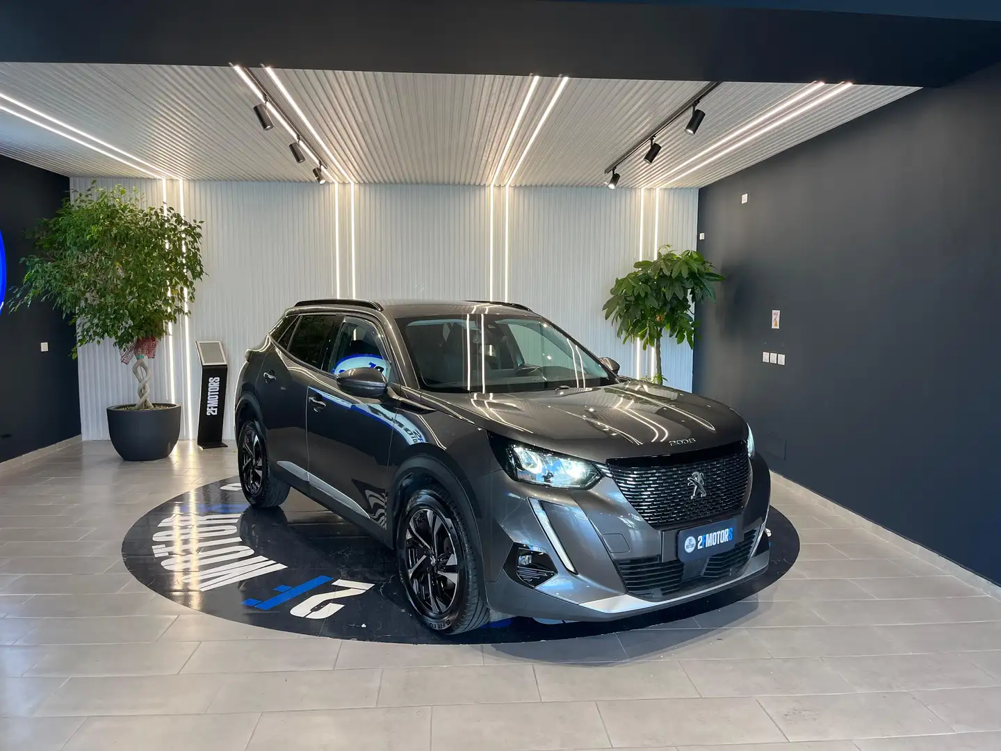 Peugeot 2008 1.5 bluehdi Allure Pack Grau - 1