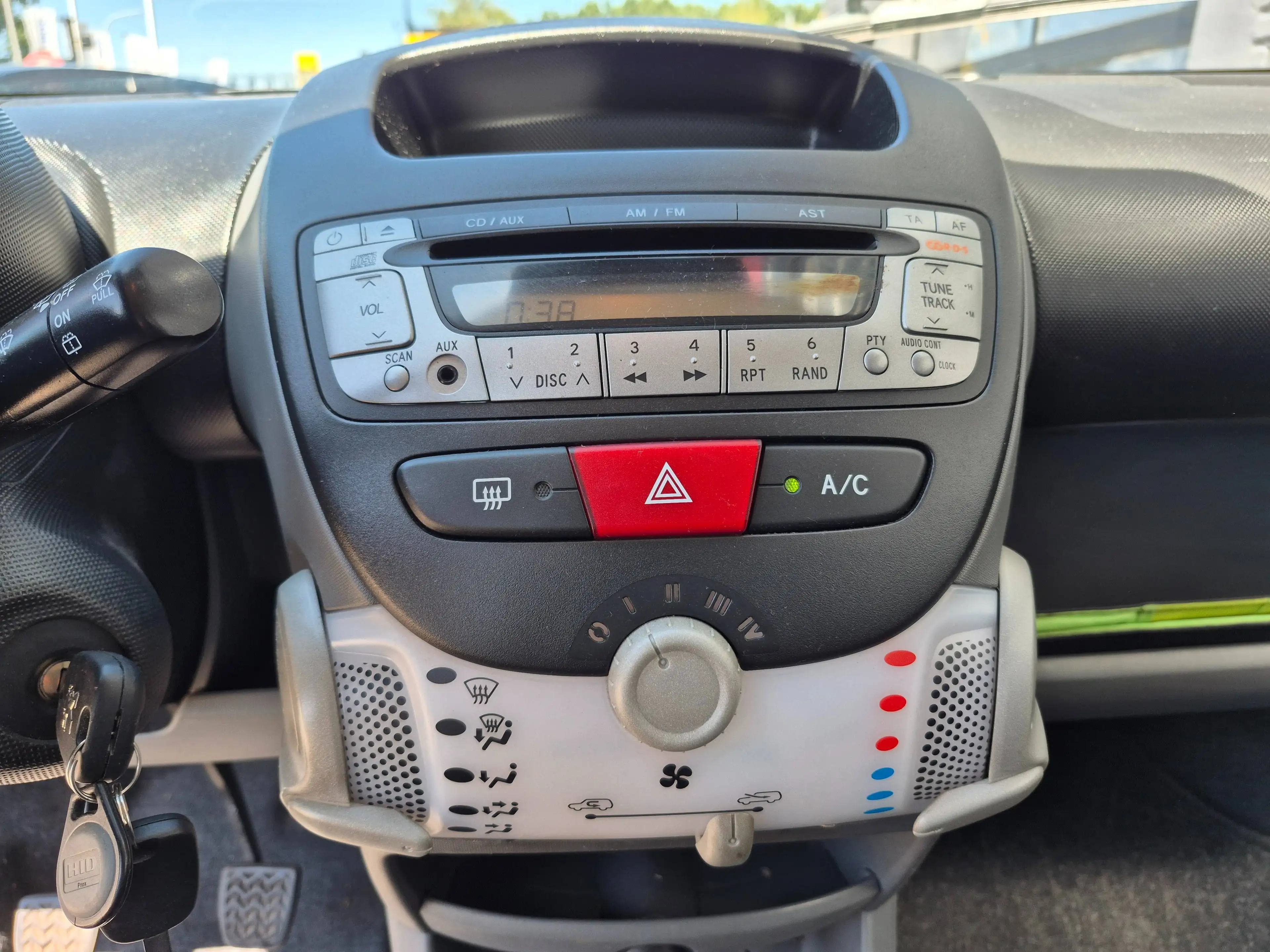 Peugeot 107 107 1.0i — photo 11