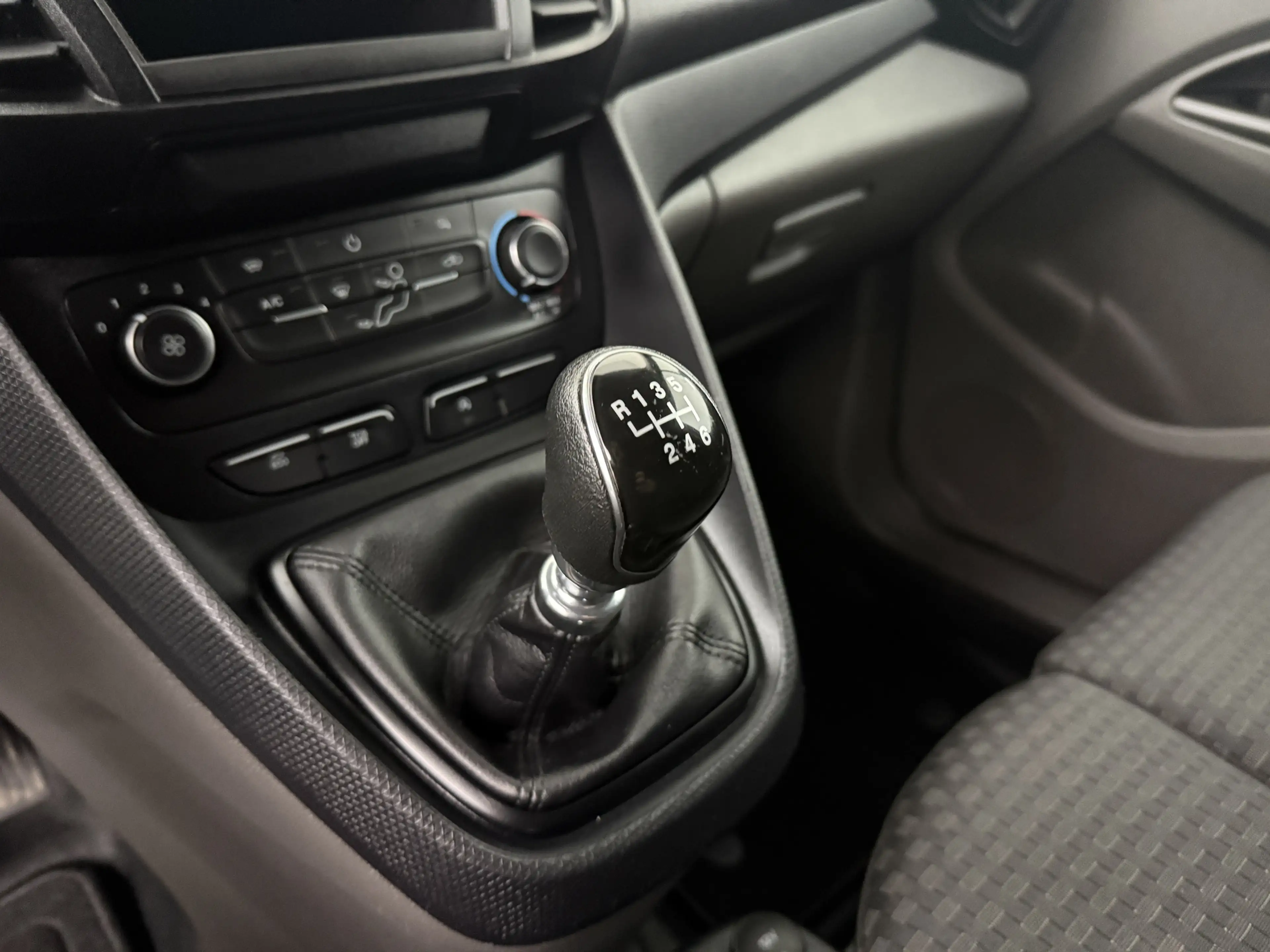 Ford Transit Connect 1.5TDCi 120PK Lang 3-Zits Business | Imperiaal | A — photo 16