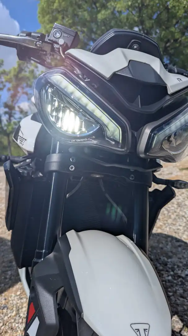 Triumph Street Triple 765 R Bílá - 1