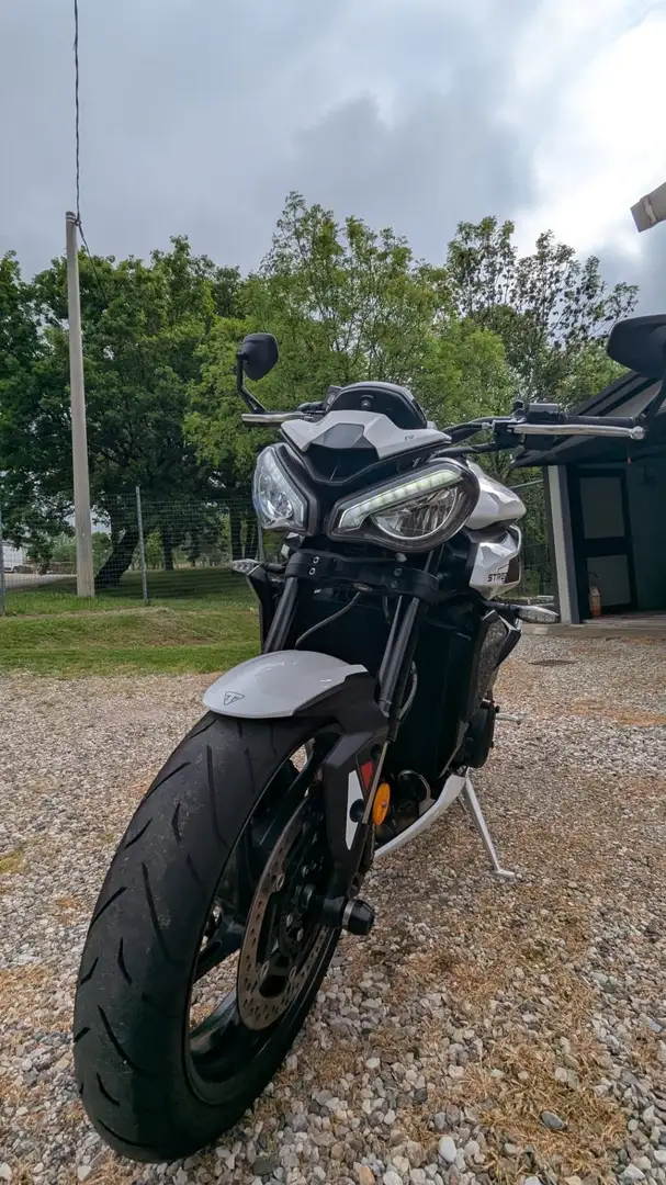 Triumph Street Triple 765 R Bílá - 2