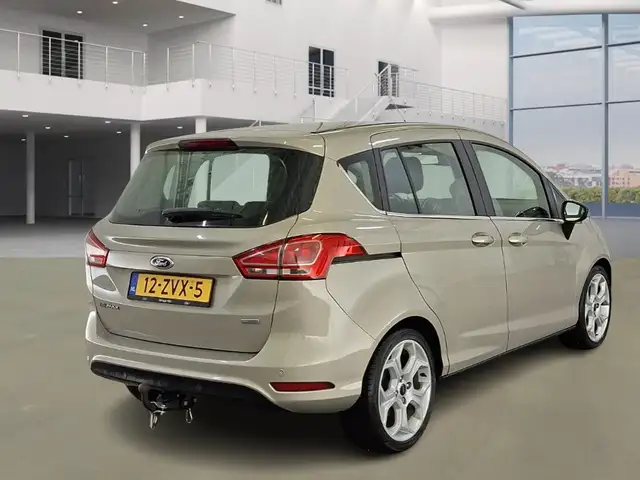 Ford B-Max view 3
