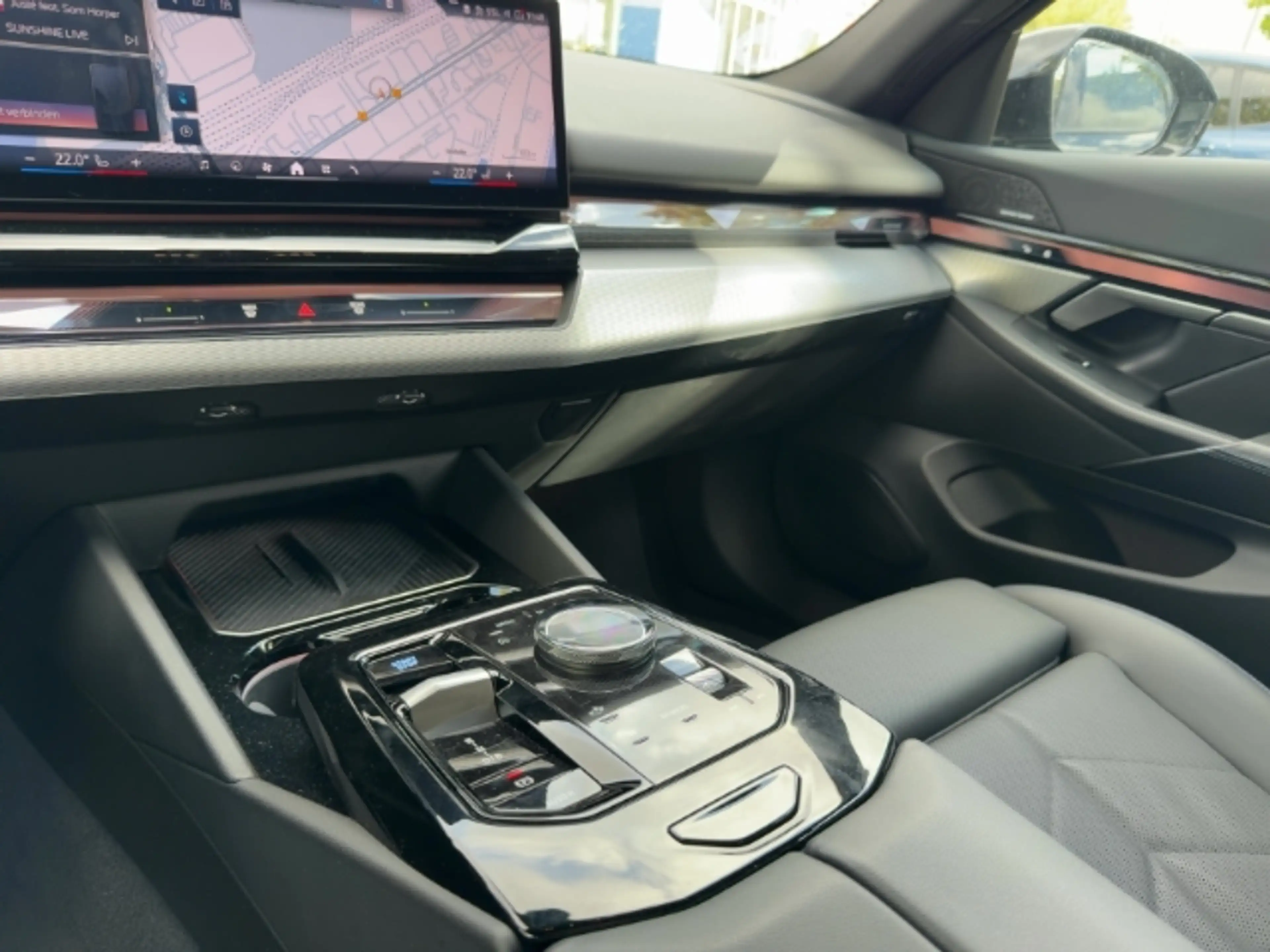 BMW i5 eDrive40 Limousine Sportpaket HUD AHK-klappbar Pan — photo 10