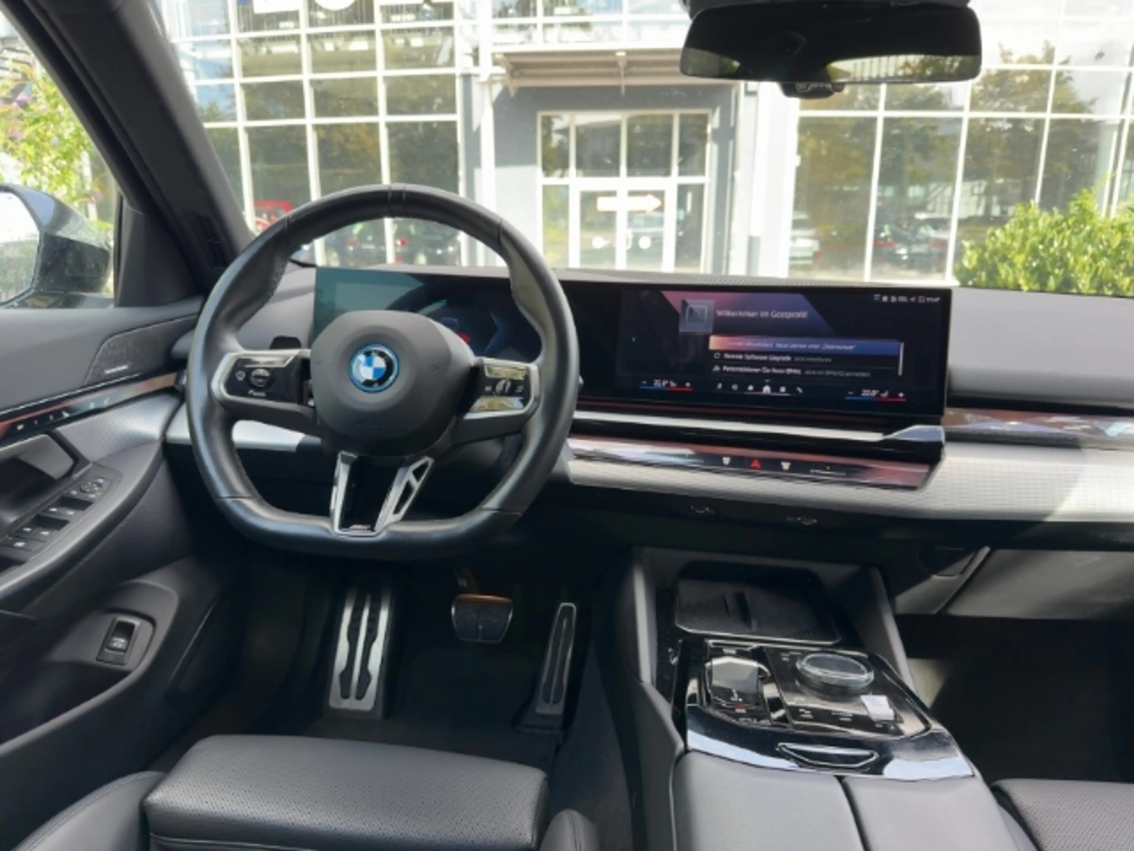 BMW i5 eDrive40 Limousine Sportpaket HUD AHK-klappbar Pan — photo 7