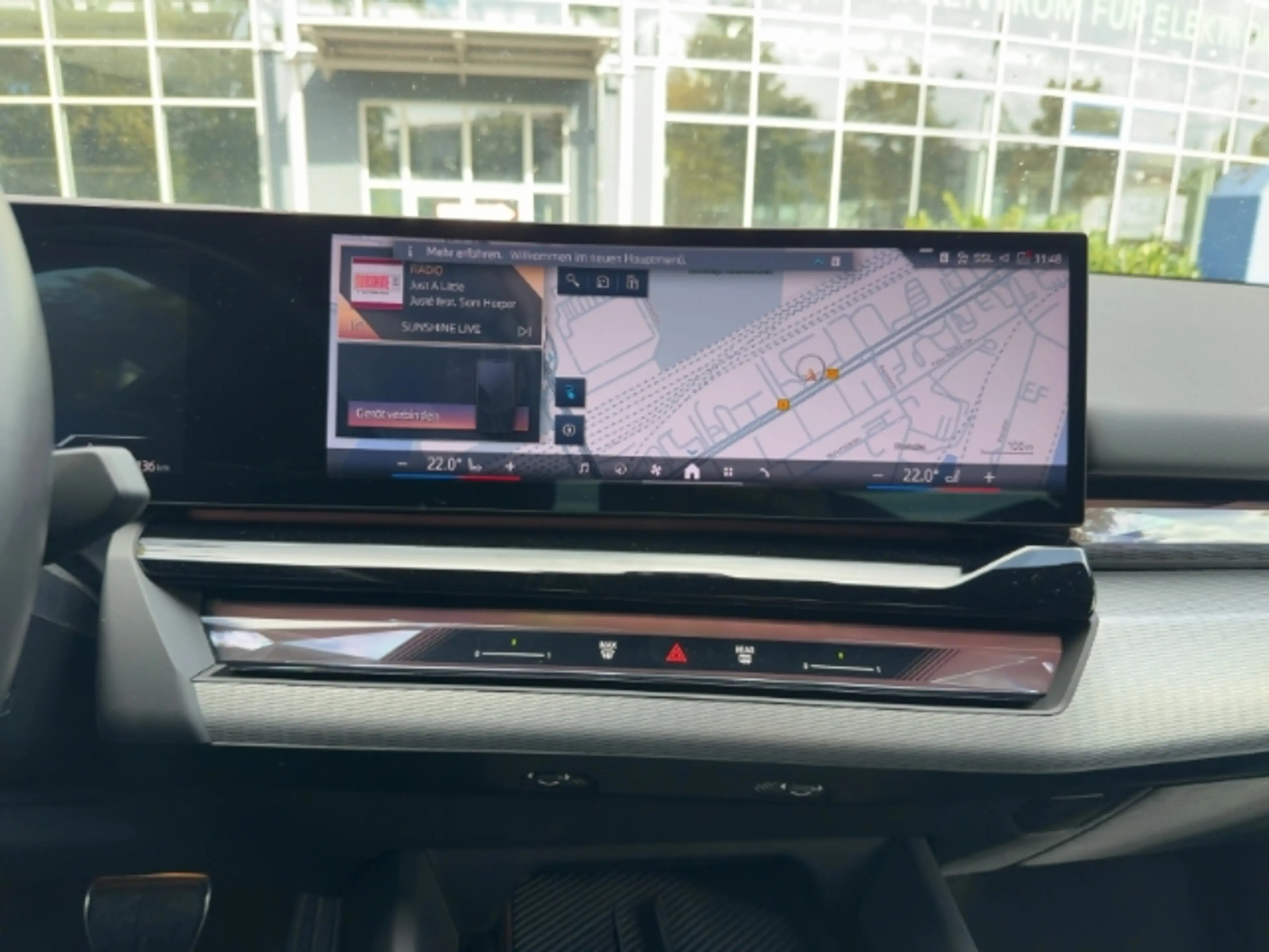 BMW i5 eDrive40 Limousine Sportpaket HUD AHK-klappbar Pan — photo 9