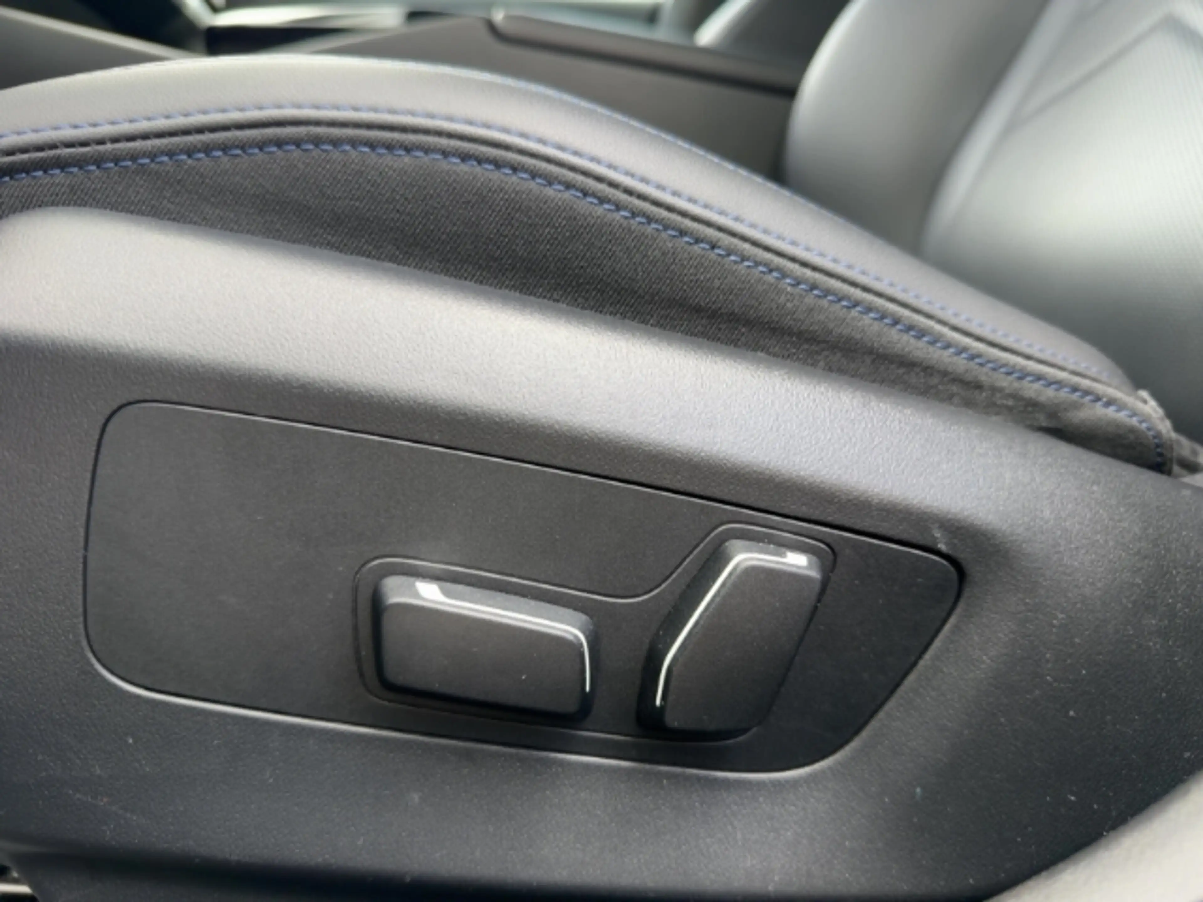 BMW i5 eDrive40 Limousine Sportpaket HUD AHK-klappbar Pan — photo 14