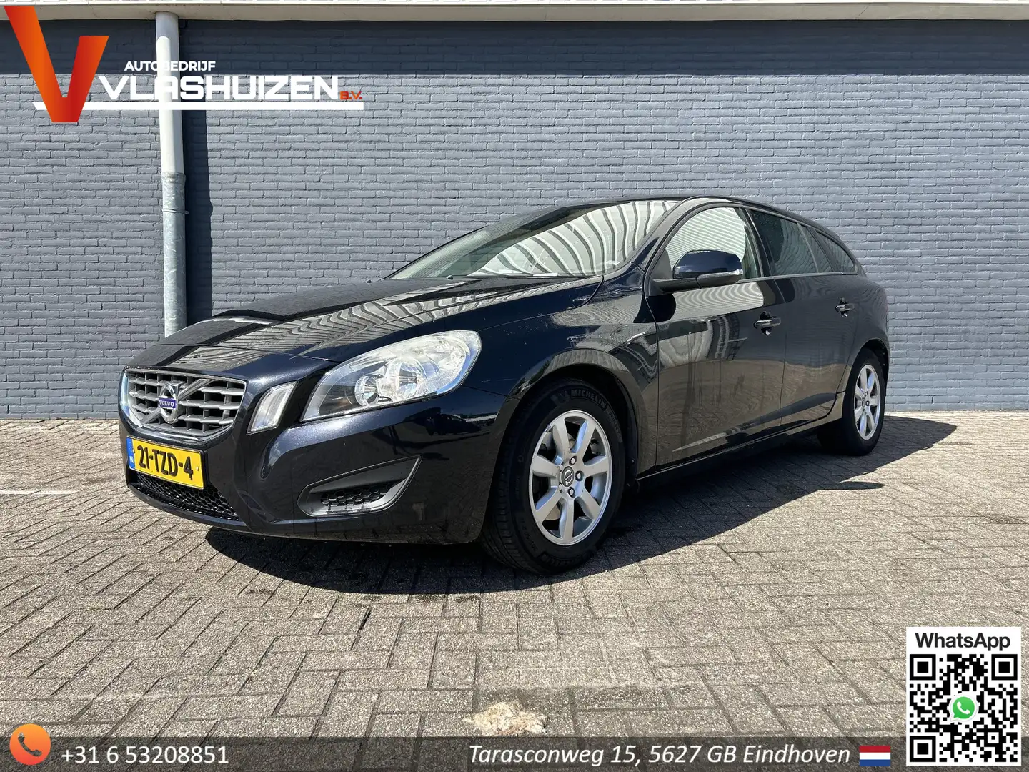 Volvo V60 1.6 T3 Kinetic | Leder | Climate | Cruise | Navi | Zwart - 1