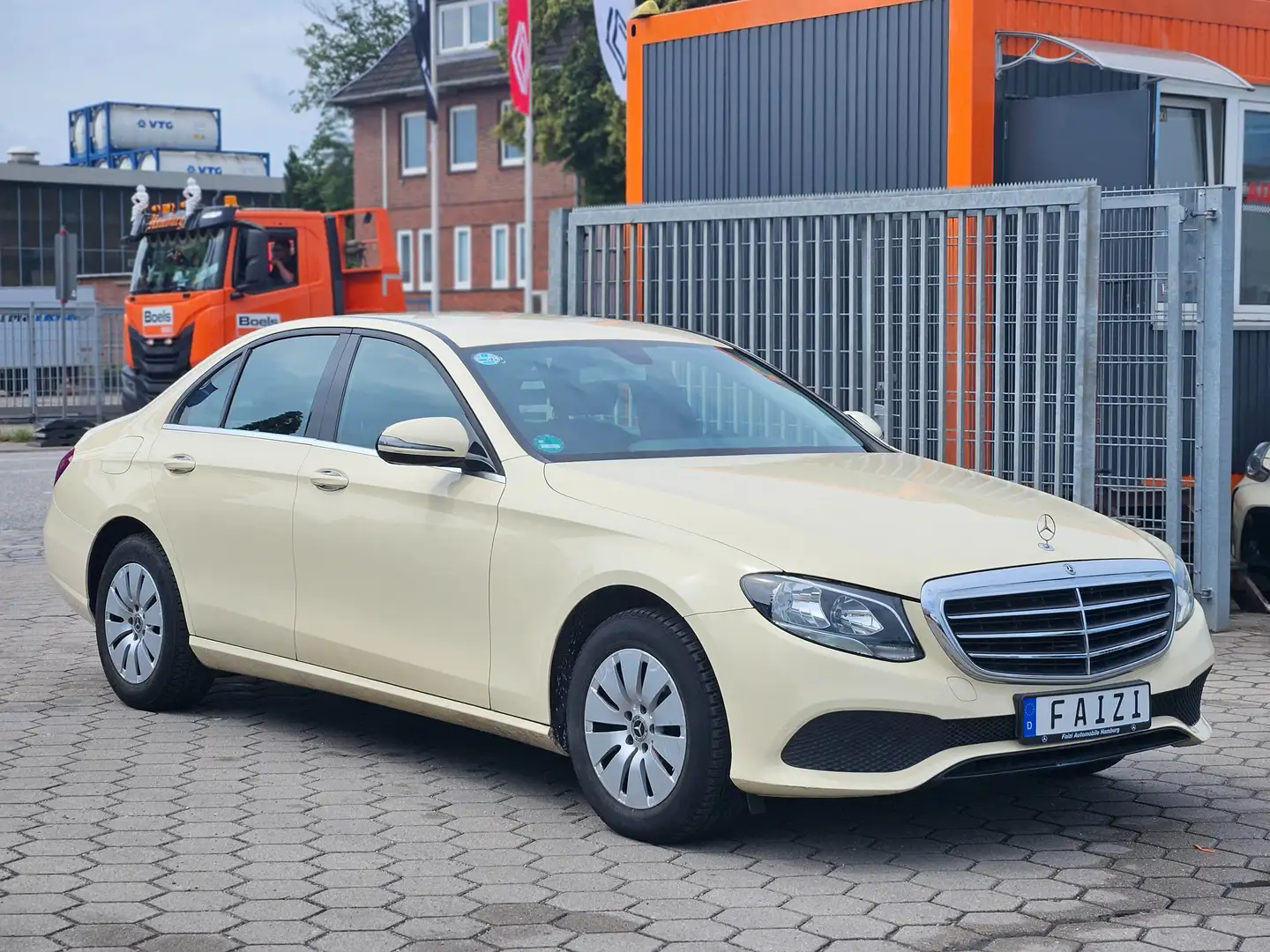 Mercedes-Benz E 200 d 9G-TRONIC Automatik Euro6 277.000 km Beige - 1