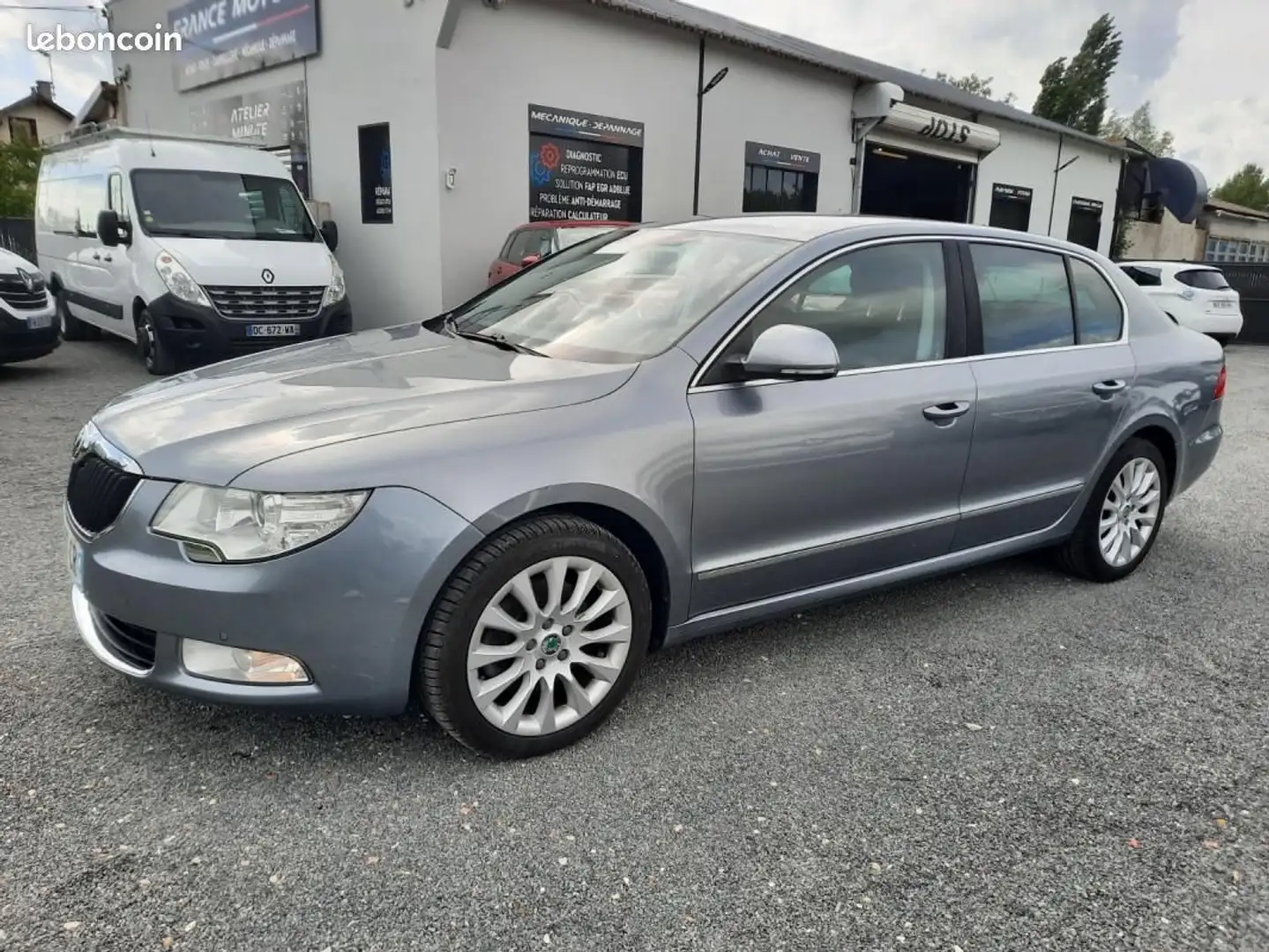 Skoda Superb Ambition DSG 178485KMS 1ER MAIN ETAT IRREPROCHABLE Gris - 1