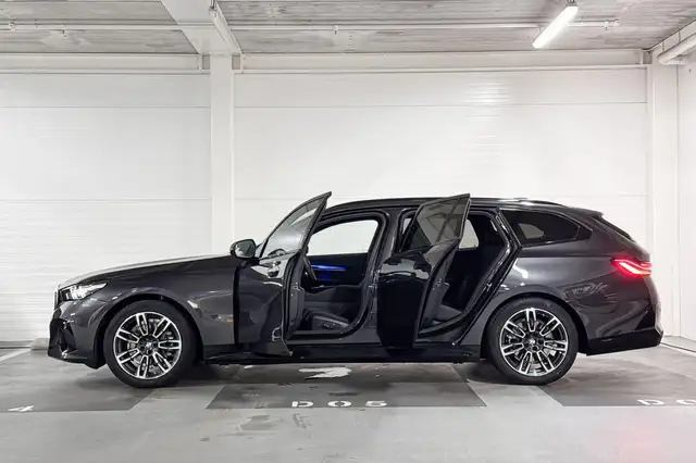 BMW 5 Series view 3