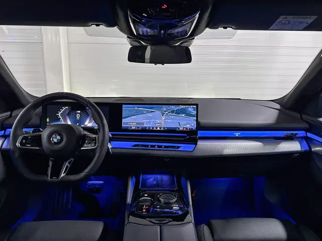 BMW 5 Series view 11