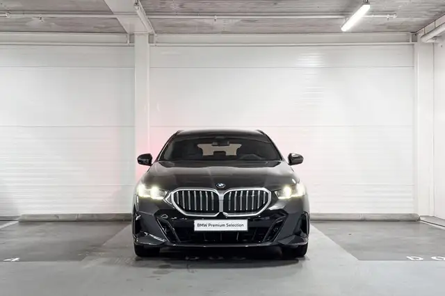 BMW 5 Series view 5