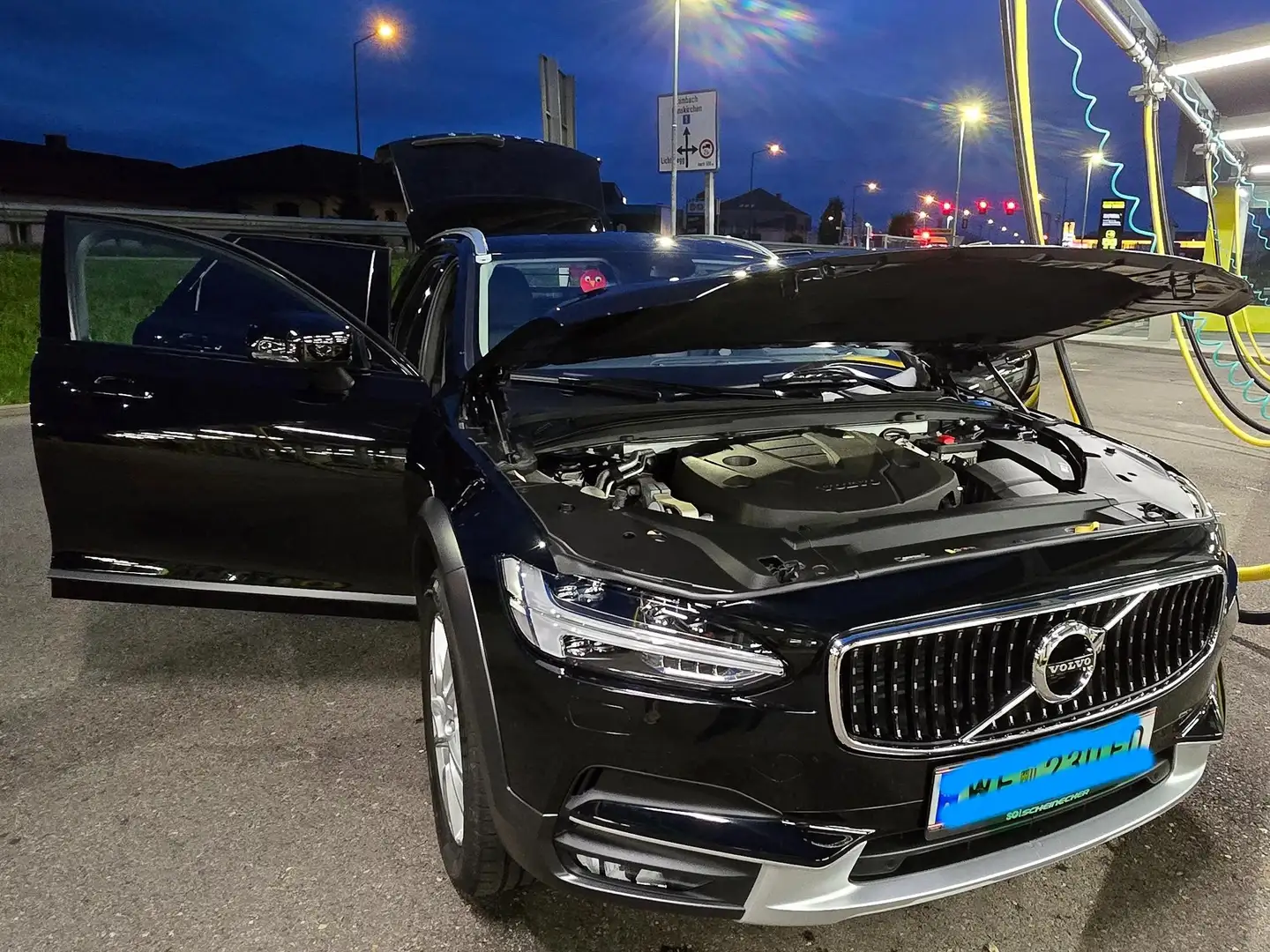 Volvo V90 Cross Country V90 Cross Country D4 AWD Geartronic Cross Country Schwarz - 1