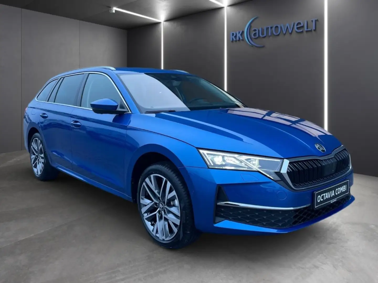 Skoda Octavia Combi TOUR 2.0 TDI DSG Navi,Kamera,Matrix Blau - 2