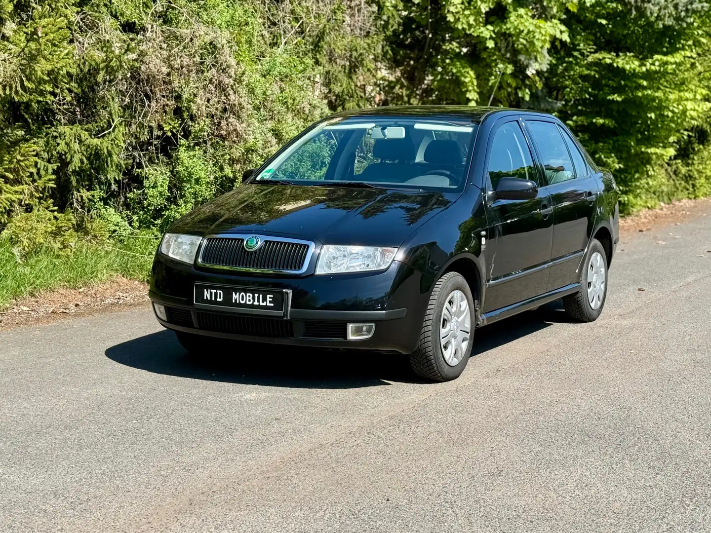 Skoda Fabia 1.4 Sedan Comfort+TÜV 02.27+KLIMA+ZV+ Černá - 2