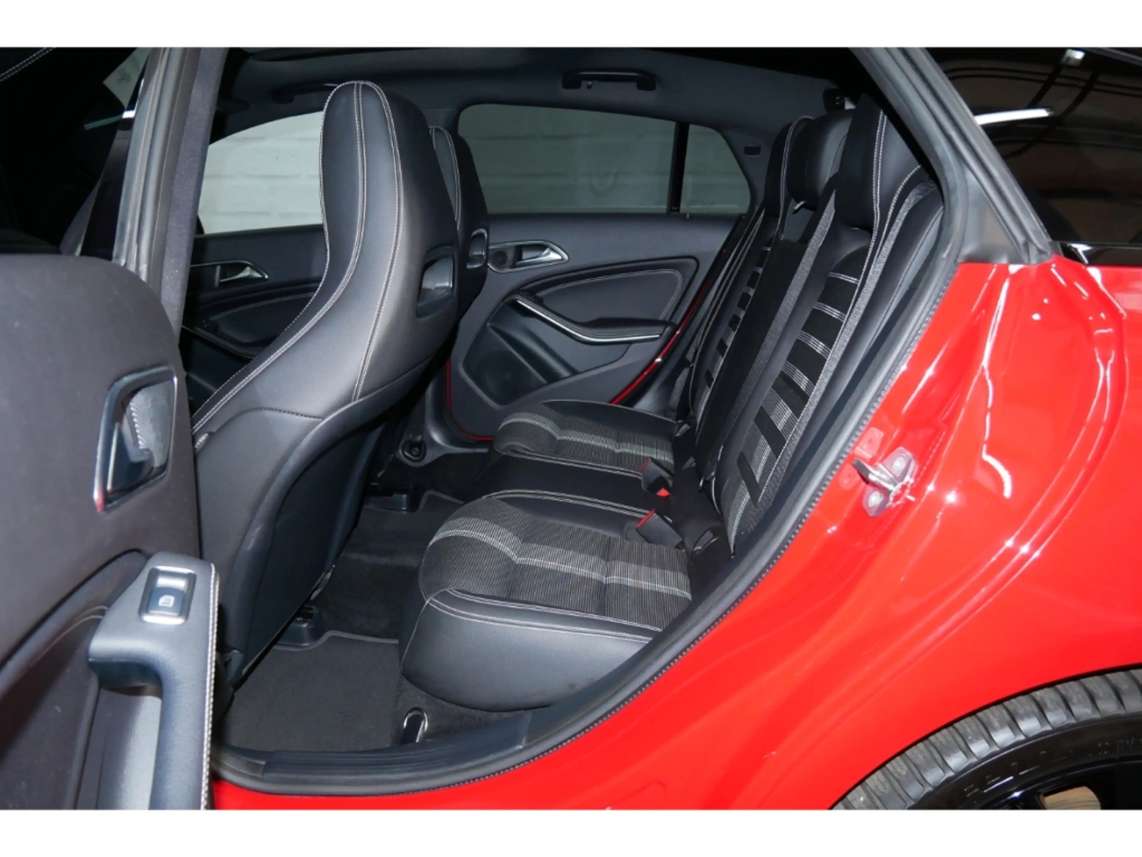 Mercedes-Benz CLA 250 Pano+LED+Navi+Cam+AHK+18'' — photo 10