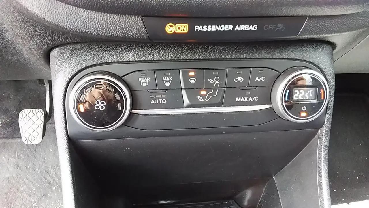 Ford Fiesta — photo 20