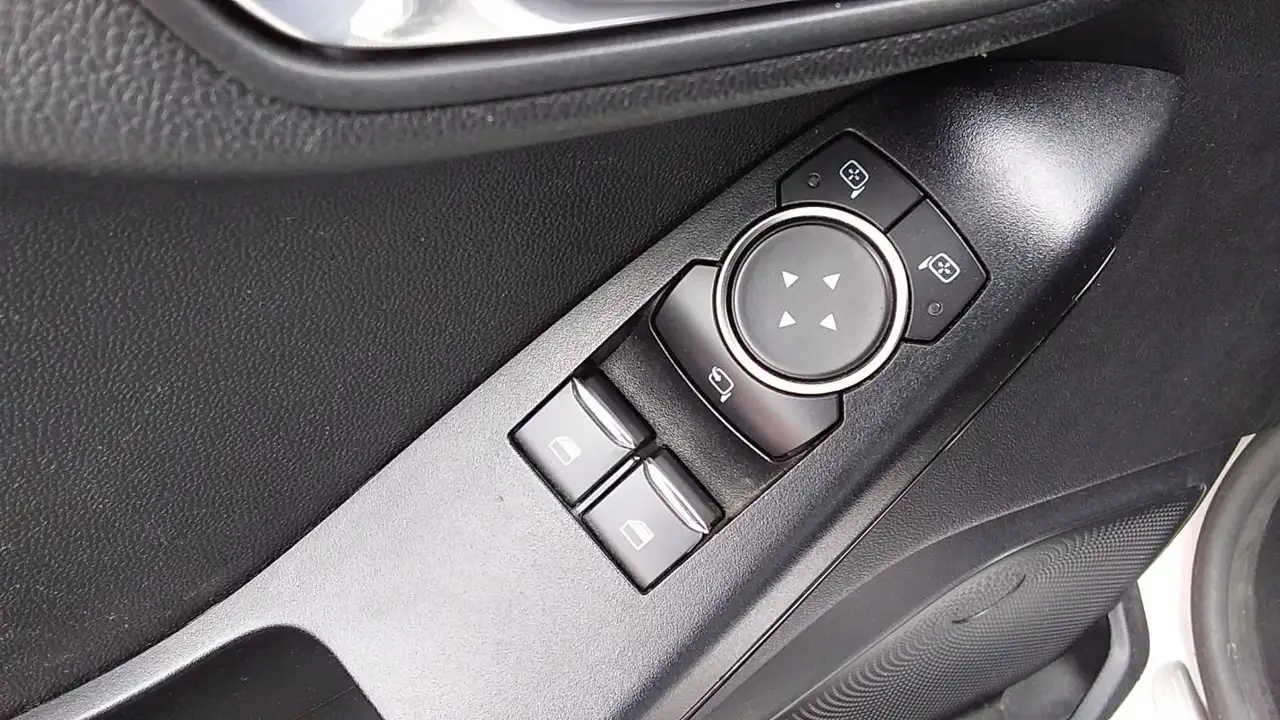 Ford Fiesta — photo 16