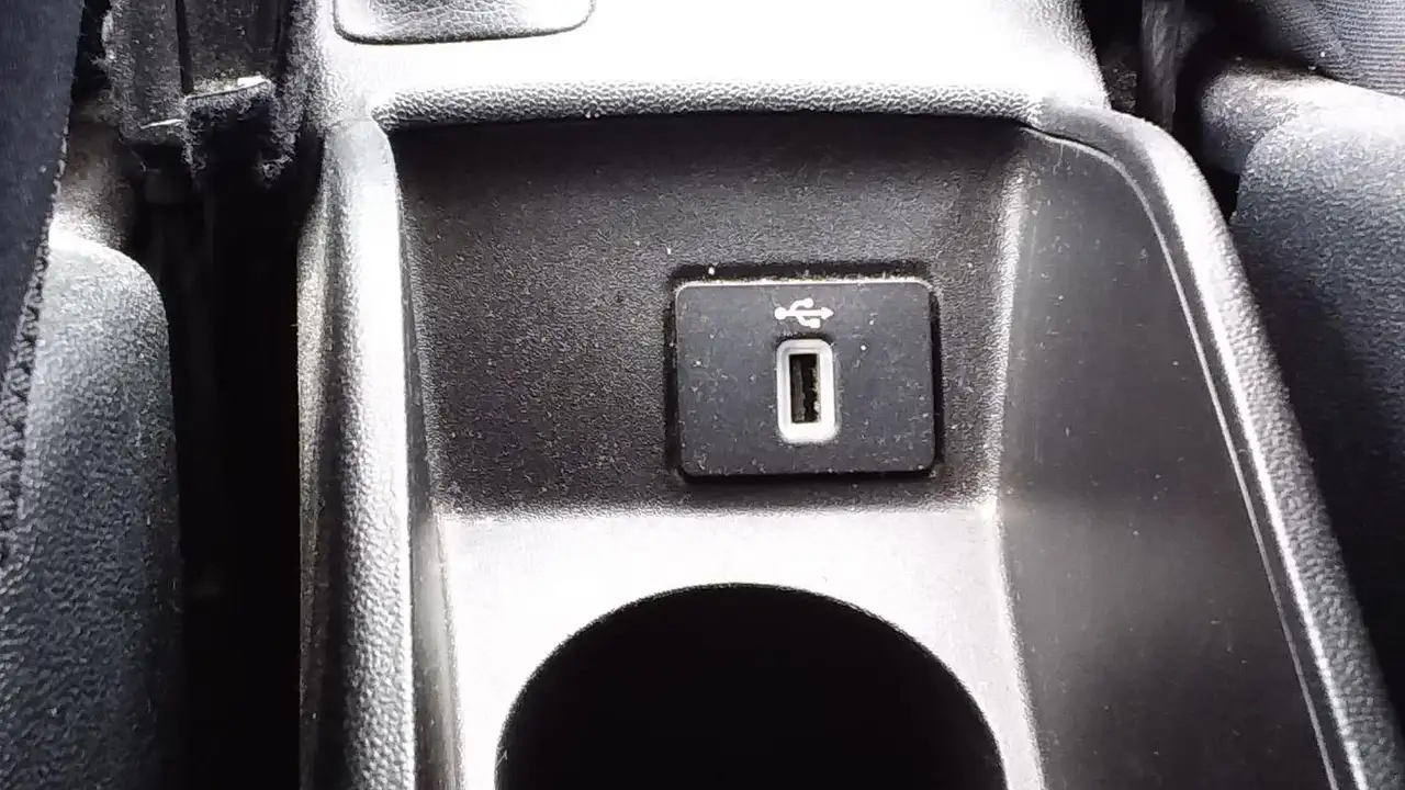 Ford Fiesta — photo 11