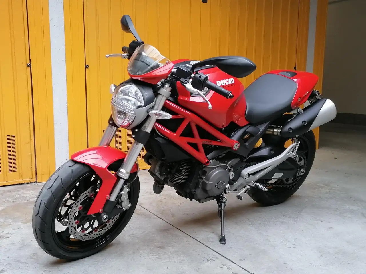 Ducati Monster 696