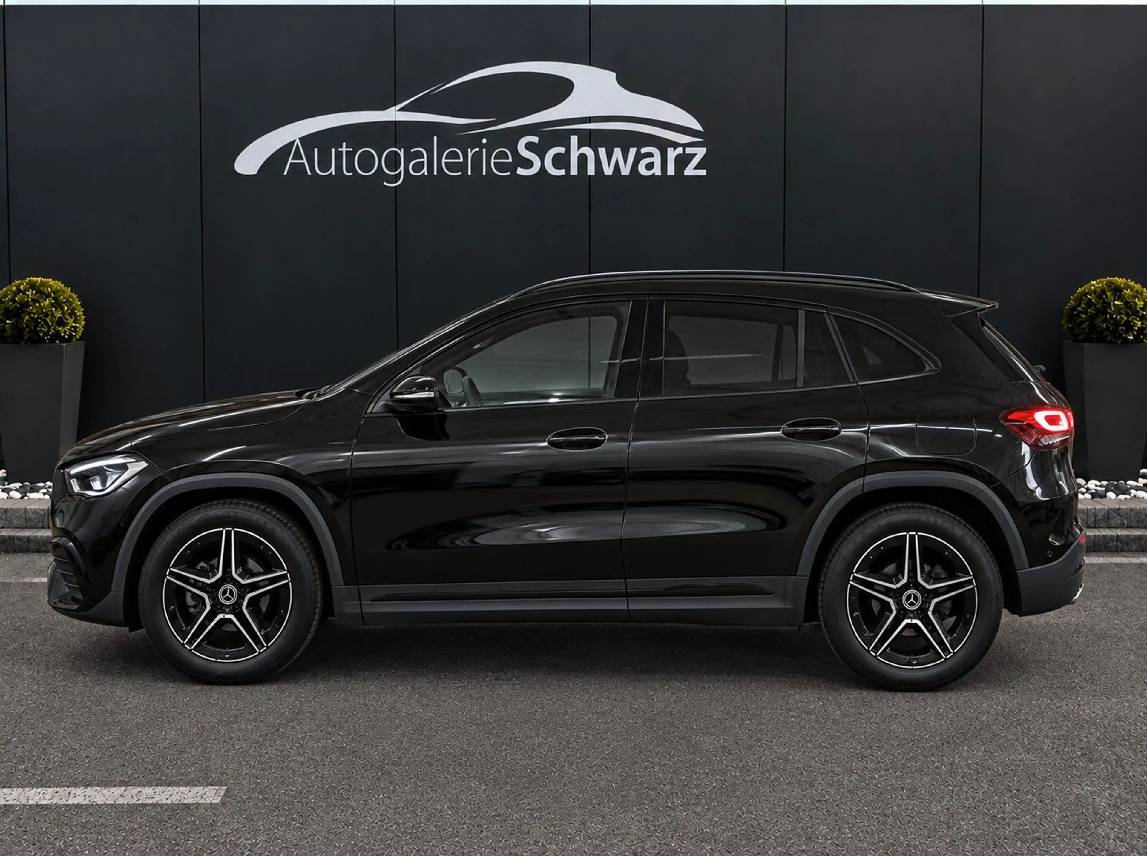 Mercedes-Benz GLA 200 d 4M AMG PANO 360 AHK MULTIBEAM HEAD-UP — photo 4