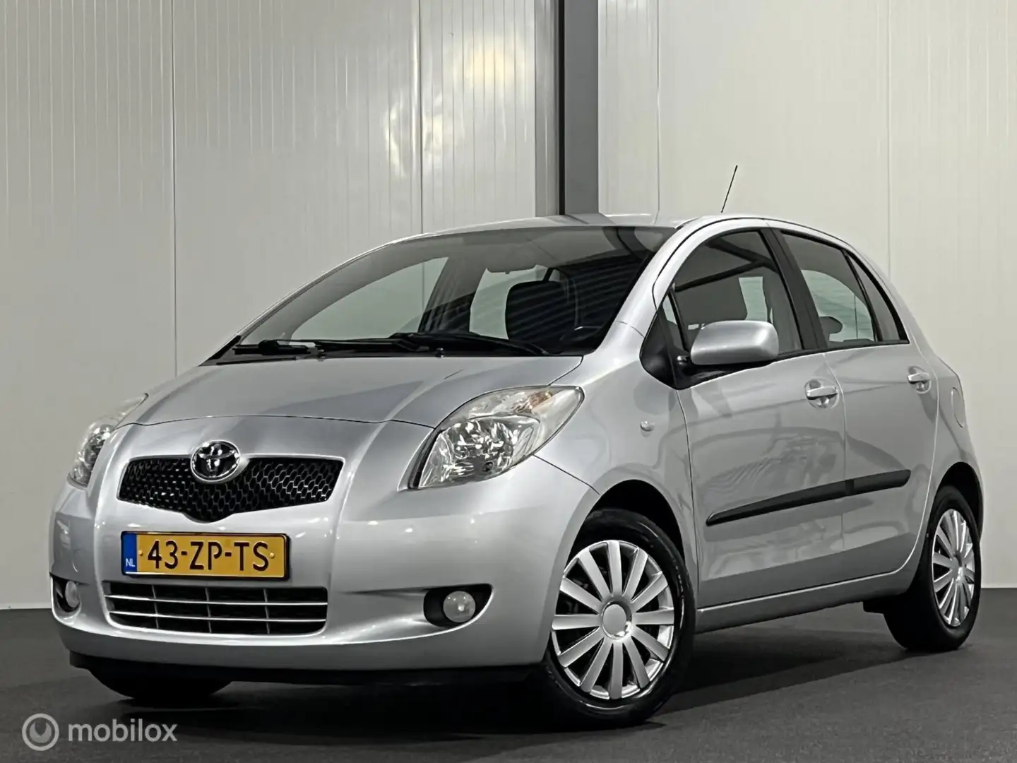 Toyota Yaris 1.3 VVTi Sol 5-drs AUTOMAAT [ NAP trekh rijklaar a Grau - 1
