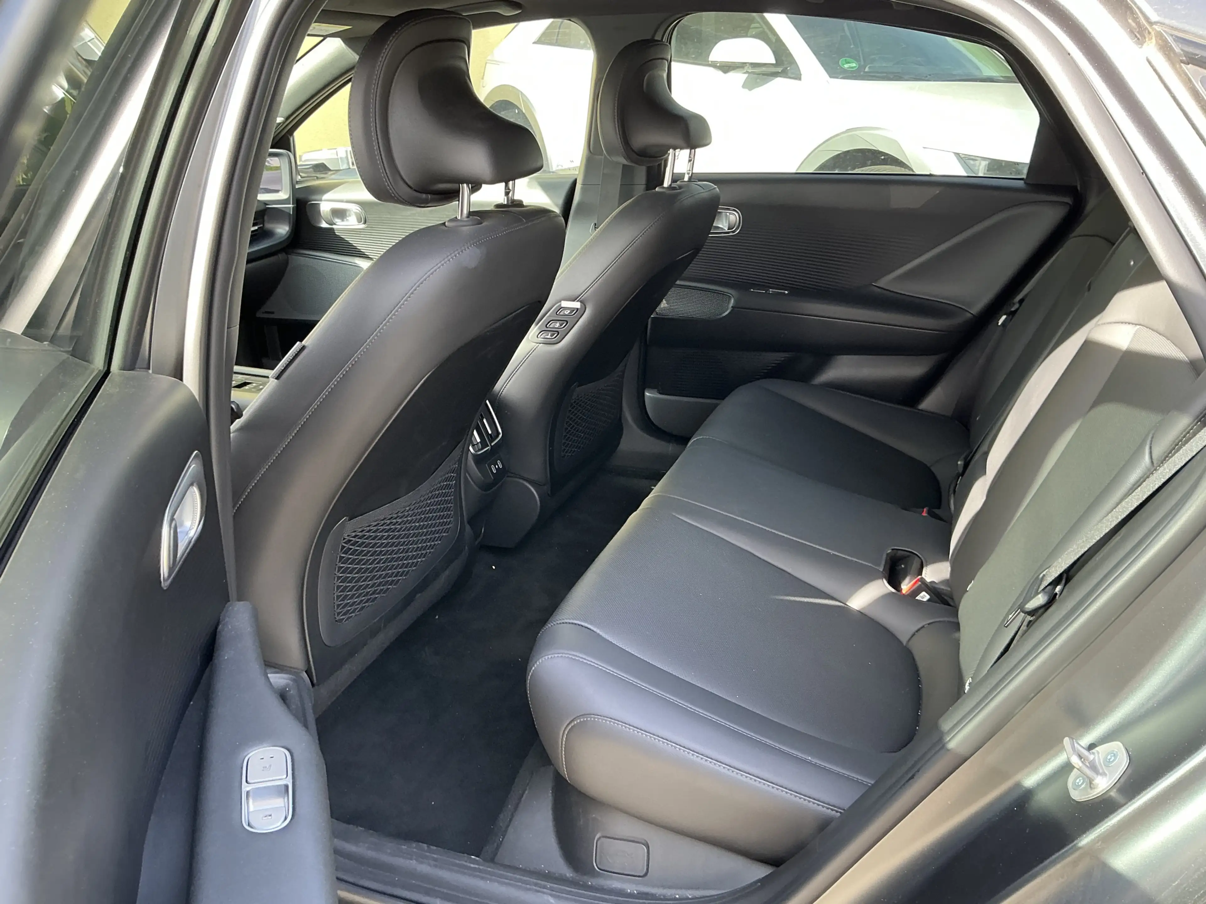 Hyundai IONIQ 6 Uniq Leder Pano Memory BOSE360Cam HUD — photo 5