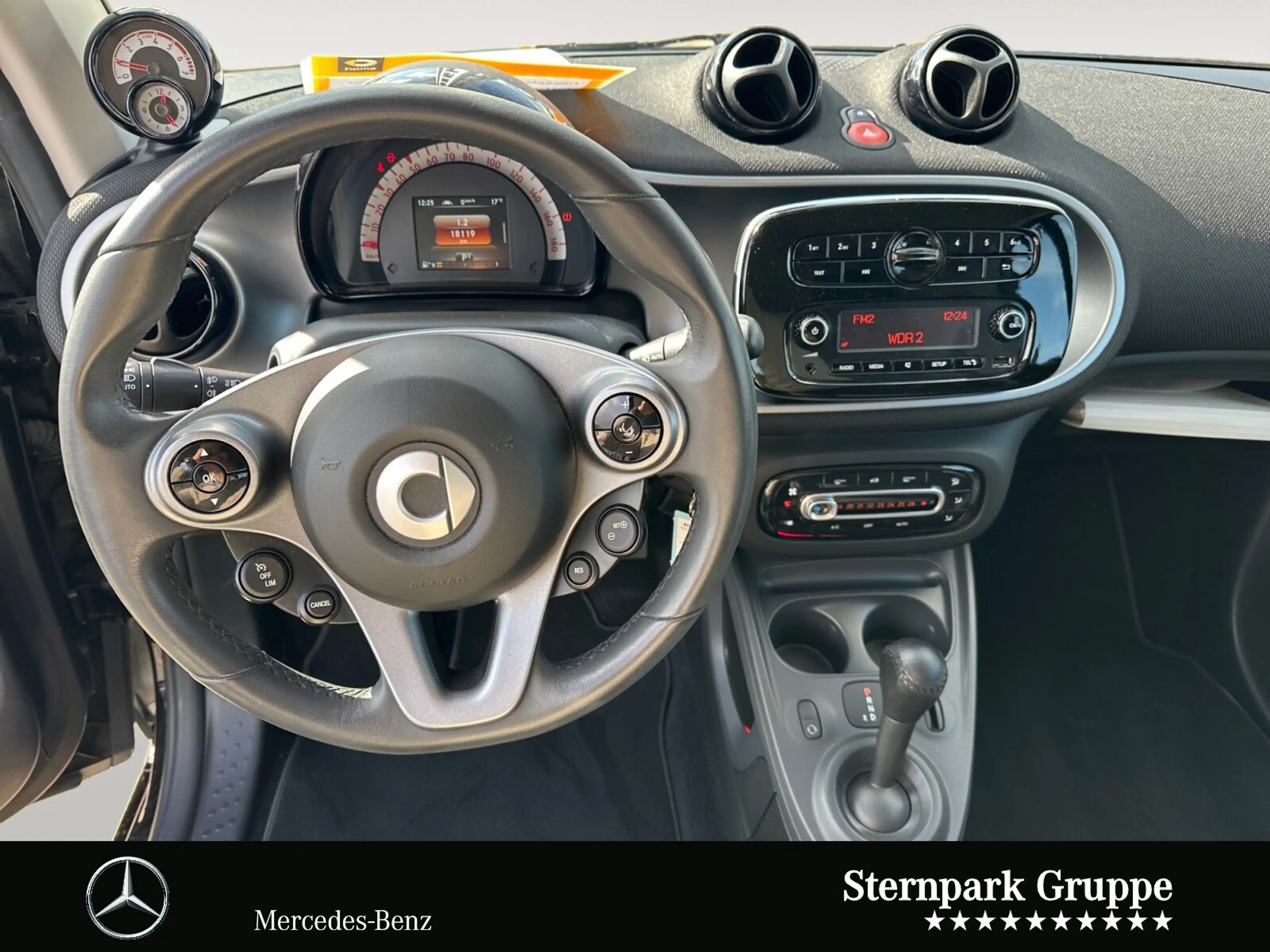 smart forTwo fortwo prime twinamic*GRAU-MATT LEDER*SHZ*LED* — photo 10