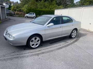 2.5 V6 24V Distinctive 2HD leder Alu 17zoll