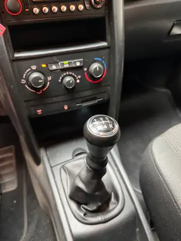 Peugeot 207 view 8