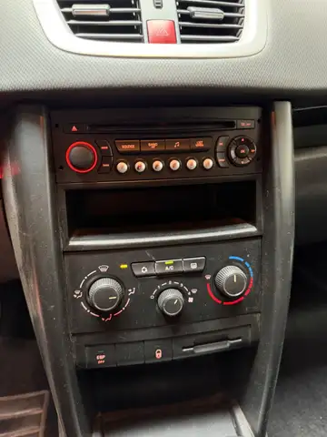 Peugeot 207 view 9