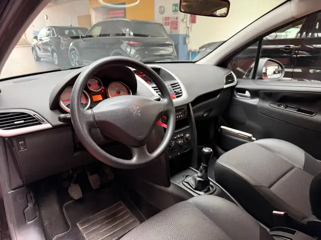 Peugeot 207 view 7