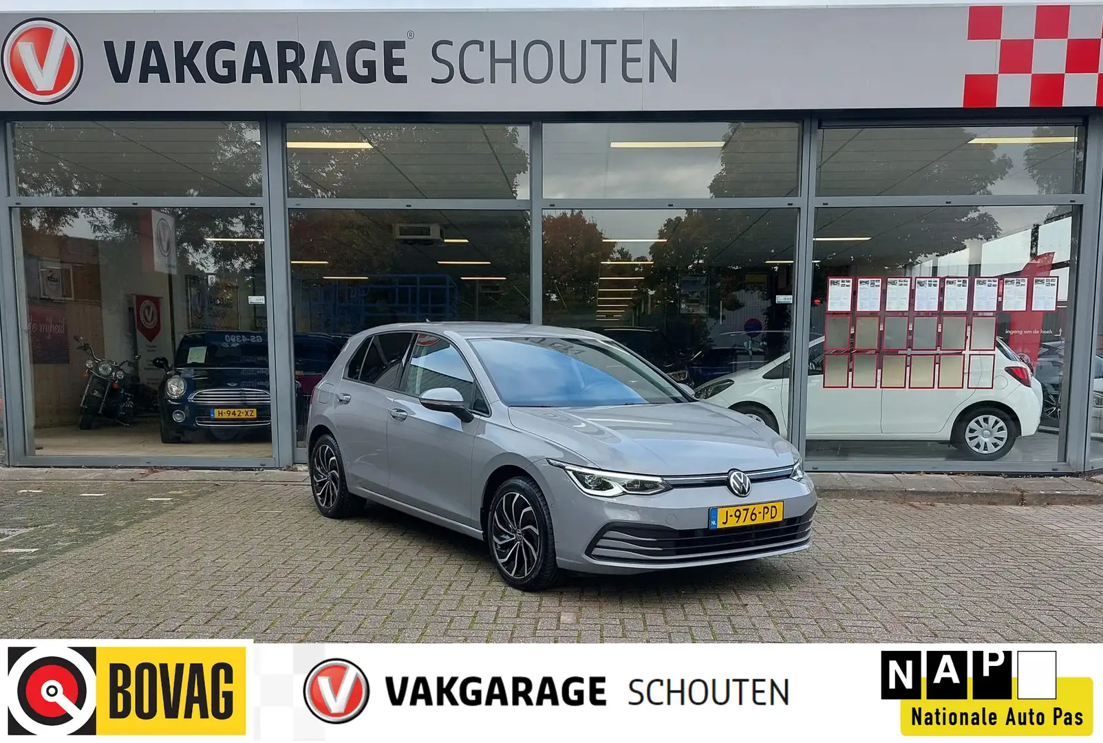 Volkswagen Golf 1.5 TSI Life Business Grijs - 1