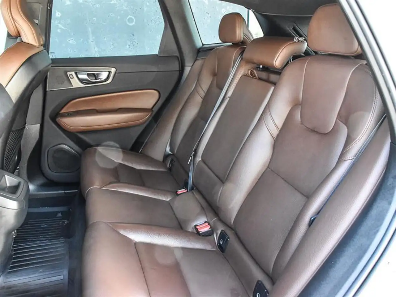 Volvo XC60 снимка Volvo XC60
