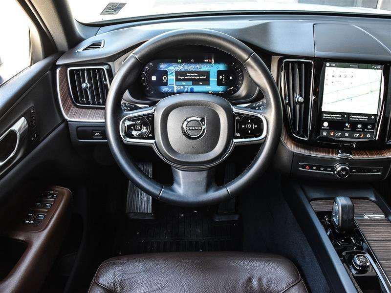 2023 Volvo XC60 B6 AWD Plus Bright Theme thumb 17