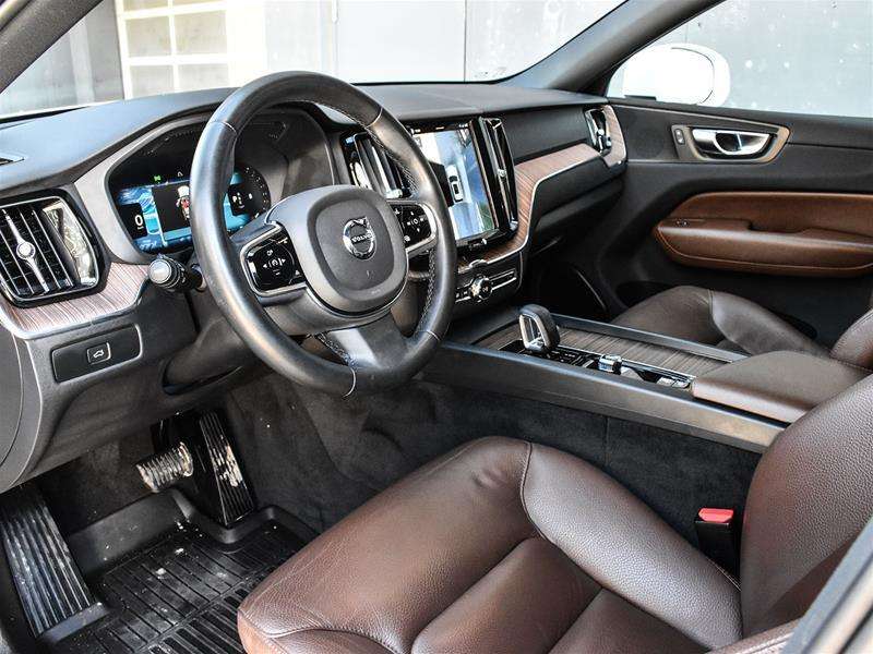 2023 Volvo XC60 B6 AWD Plus Bright Theme thumb 8