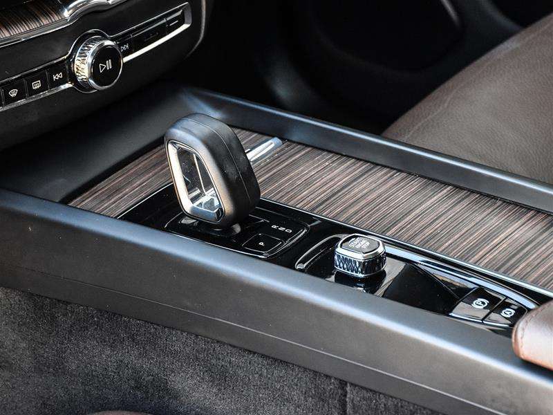 2023 Volvo XC60 B6 AWD Plus Bright Theme thumb 9