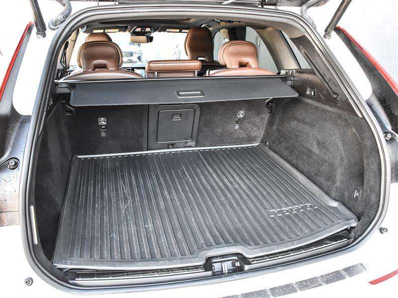2023 Volvo XC60 B6 AWD Plus Bright Theme thumb 15