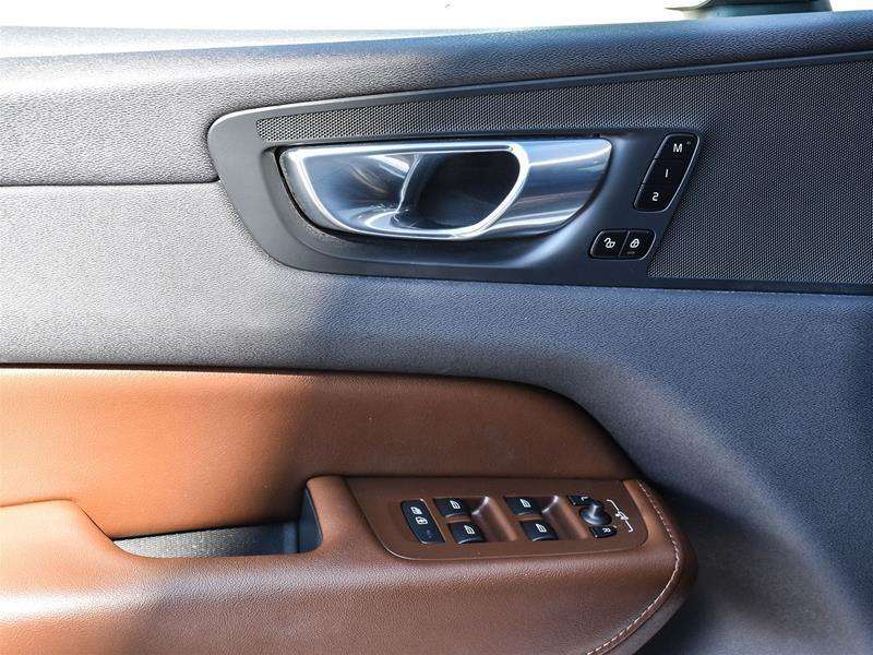 2023 Volvo XC60 B6 AWD Plus Bright Theme thumb 18
