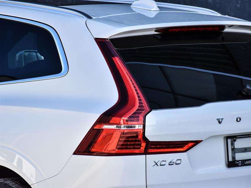 2023 Volvo XC60 B6 AWD Plus Bright Theme alt 5