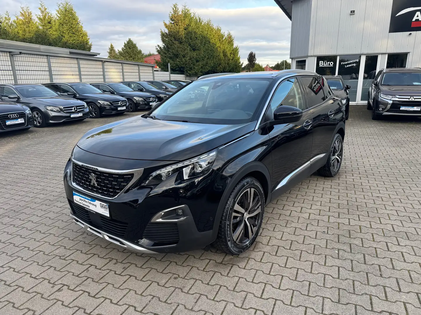 Peugeot 3008 1.5 BLUEHDI Allure Automatik *PDC *NAV *SHZ Noir - 1