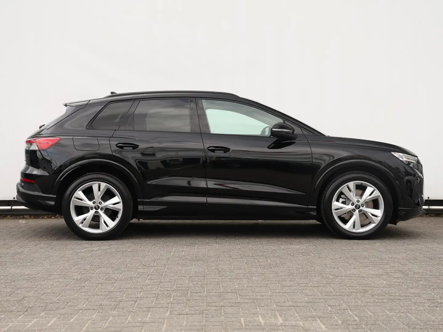 Audi Q4 e-tron Advanced edition e-tron 45 82 kWh 210 kW / 286 PK Noir - 2