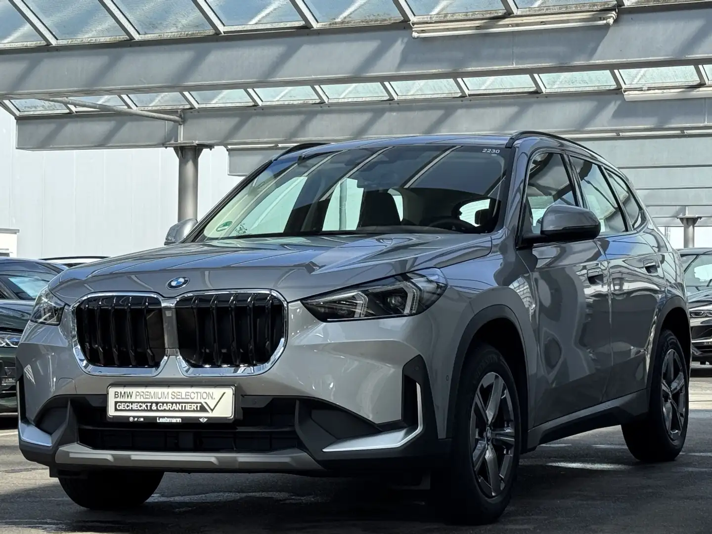BMW X1 sDrive18i Anhängerkupplung/SportSitz/RFK/ACC Silber - 2