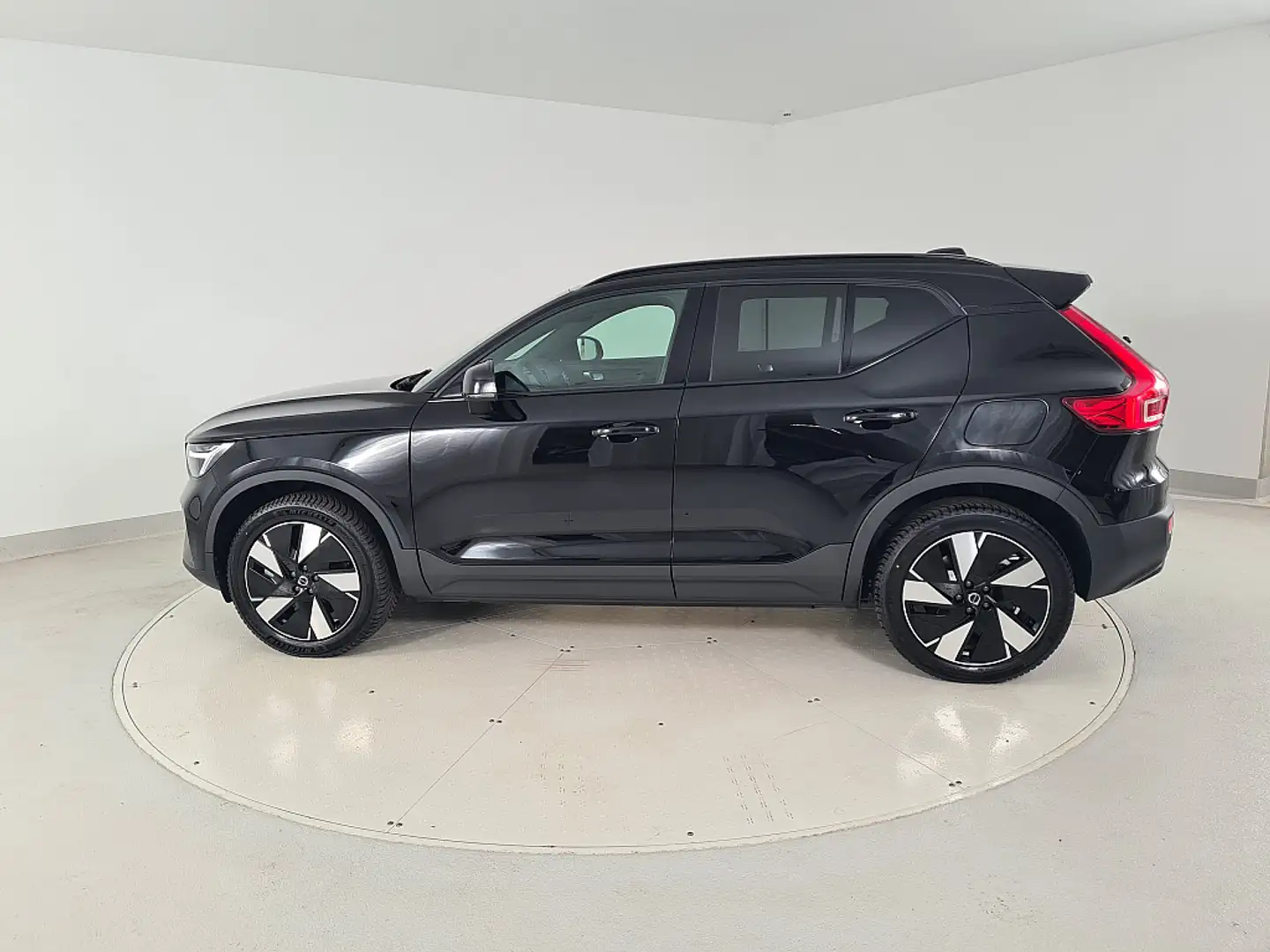 Volvo XC40 Recharge Pure Electric 82kWh Ext. Range Plus Siyah - 2