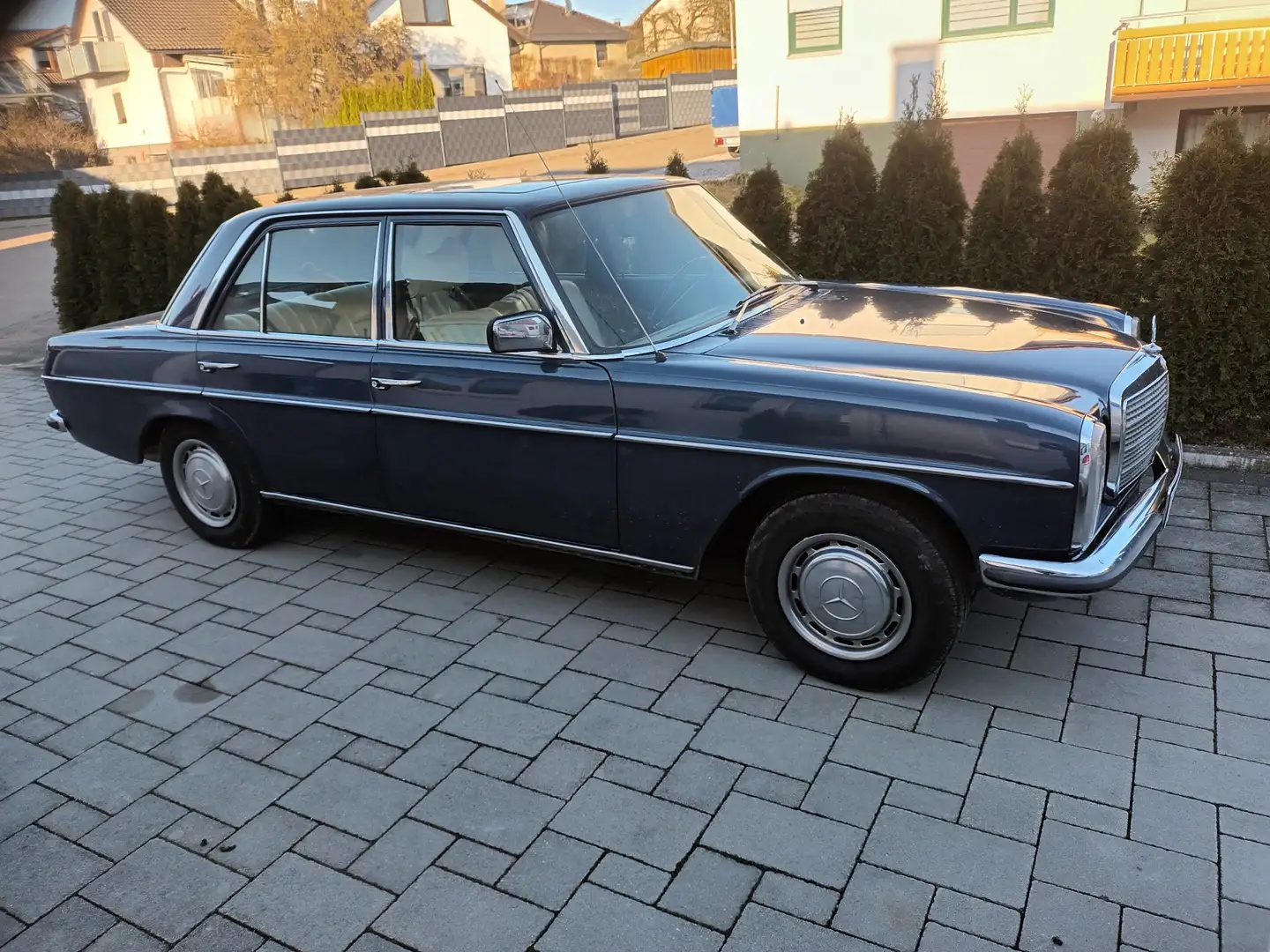 Mercedes-Benz W 114/115 Strich-Acht - 1