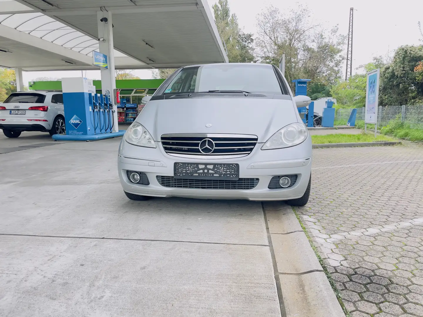 Mercedes-Benz A 200 A-Klasse  5-Türer Avantgarde Silber - 2