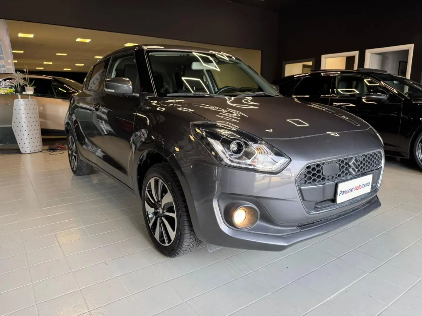 Suzuki Swift 1.2 Hybrid 4WD AllGrip Top Grigio - 1