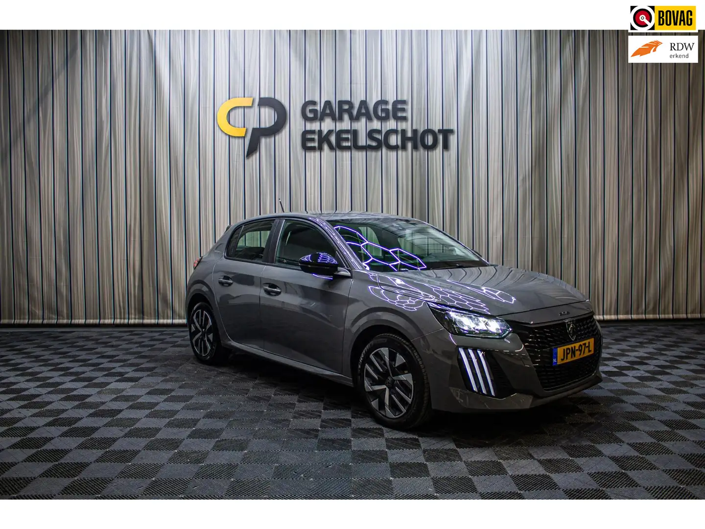 Peugeot 208 1.2 PureTech Allure|Carplay|Cruise control|PDC Grijs - 1